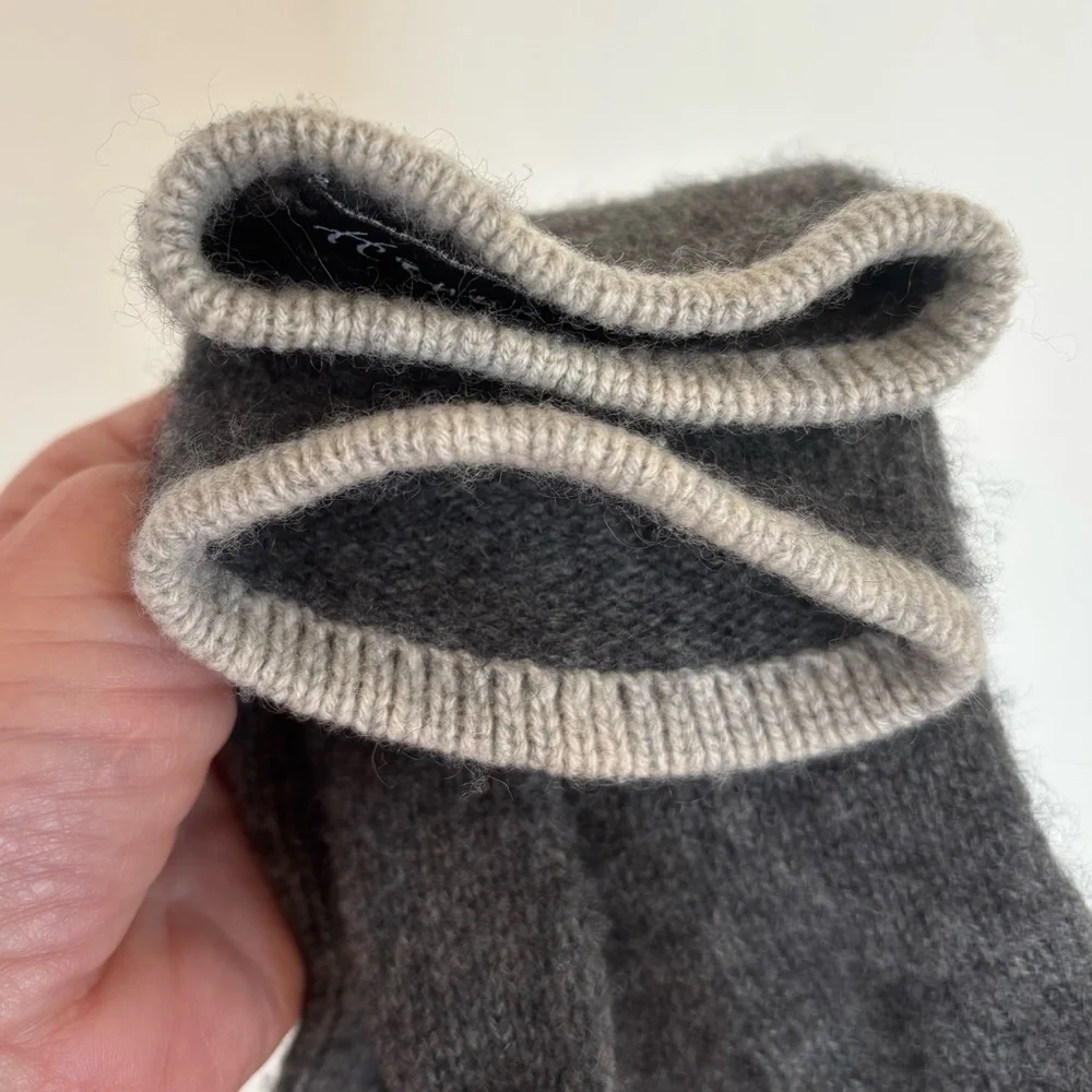 Hannah Rose 100% Cashmere Gloves in Charcoal with Heather Grey Accent.